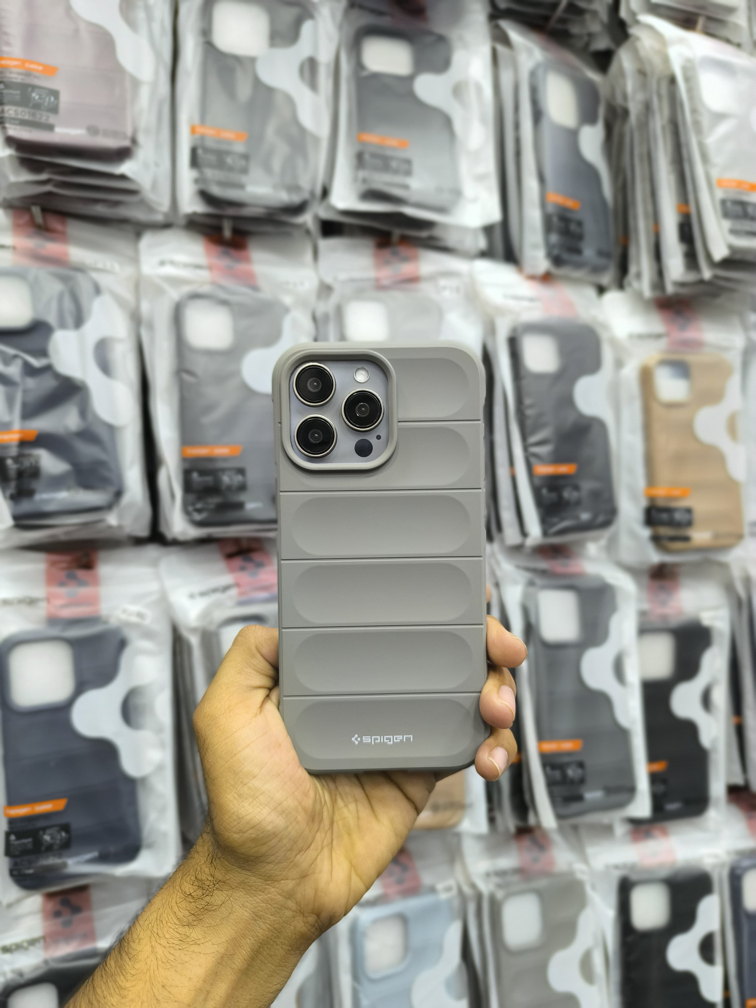 SPIGEN PUFFER CASE