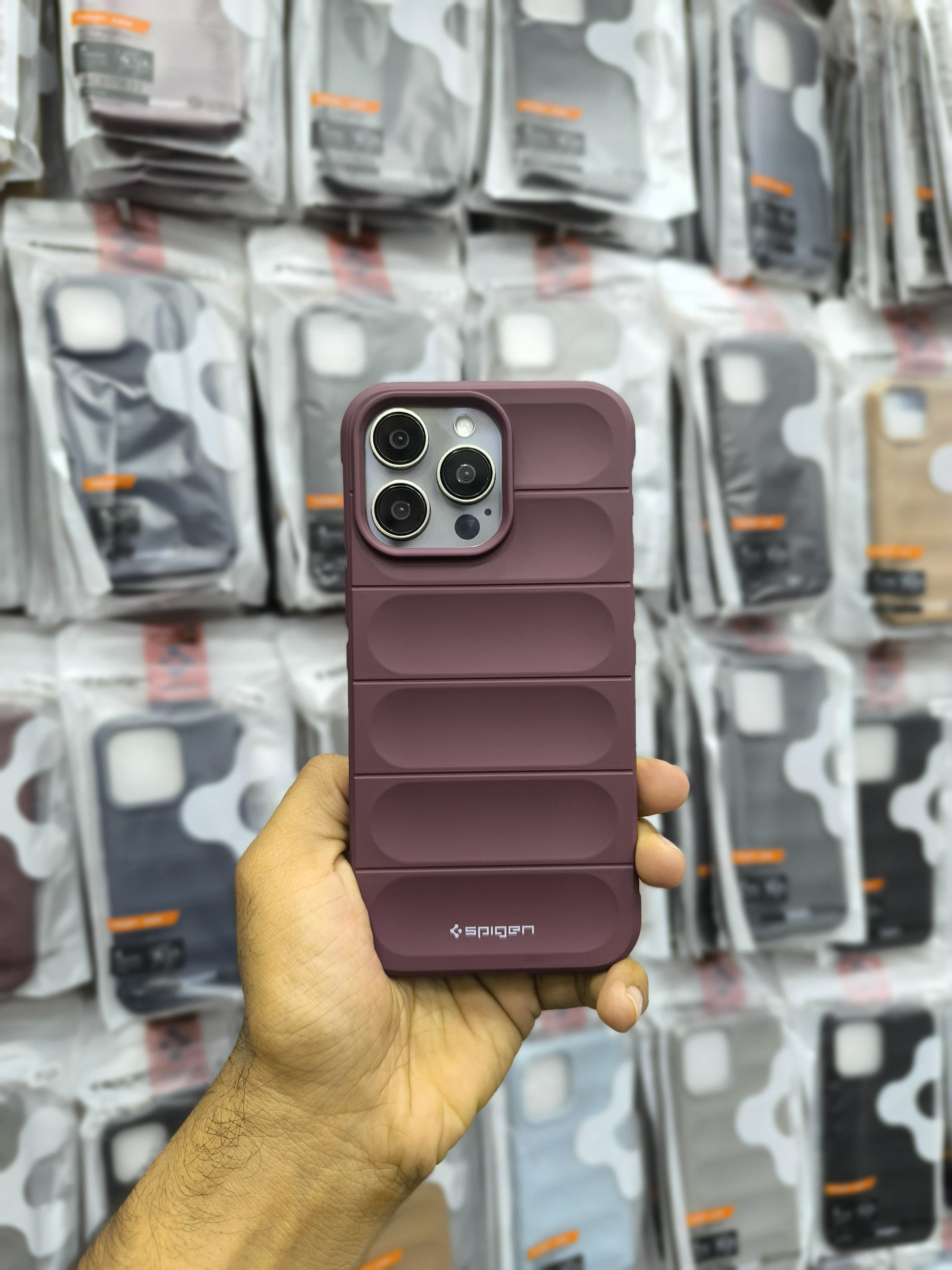 SPIGEN PUFFER CASE