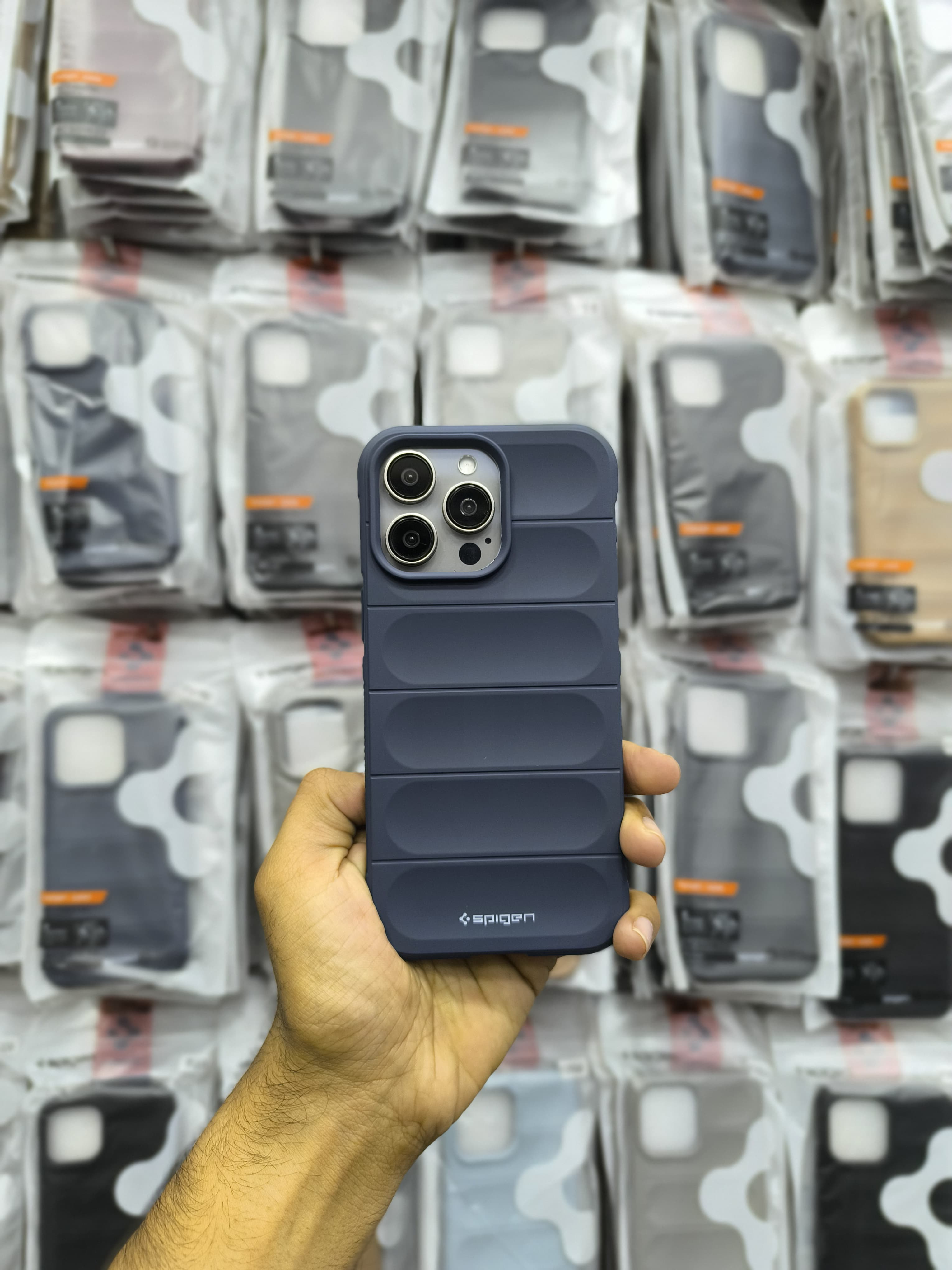 SPIGEN PUFFER CASE